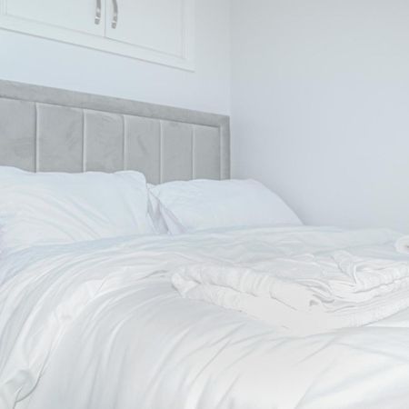 Luxury 5 Star Apartments, Parking, Garden, Near Metro Stations 10-15Mins To London Exterior photo