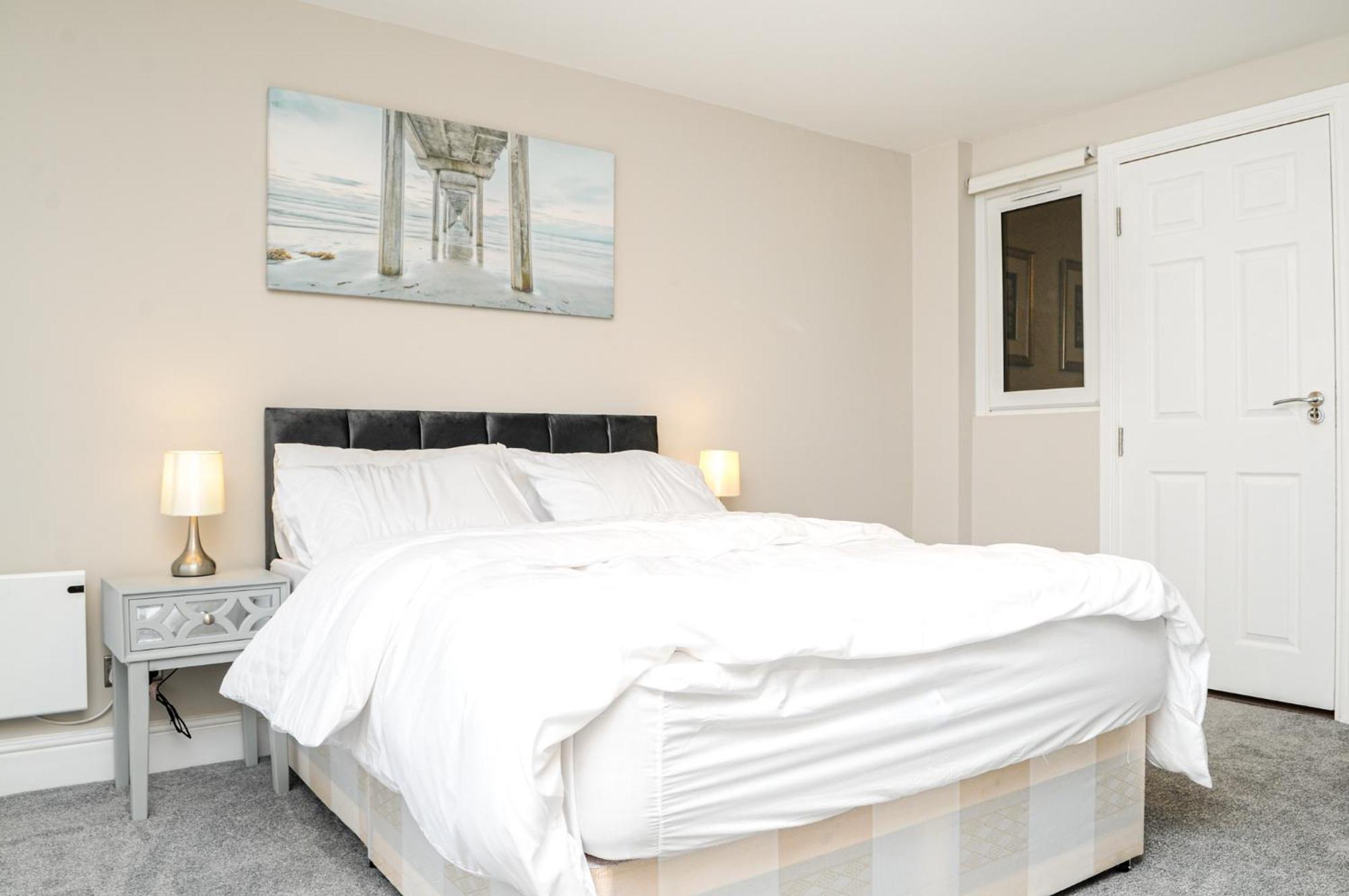 Luxury 5 Star Apartments, Parking, Garden, Near Metro Stations 10-15Mins To London Exterior photo