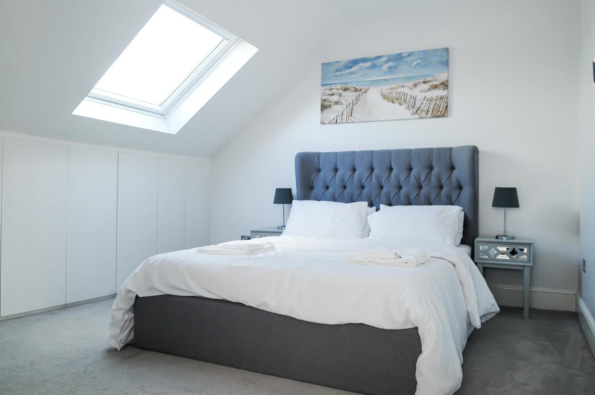 Luxury 5 Star Apartments, Parking, Garden, Near Metro Stations 10-15Mins To London Exterior photo