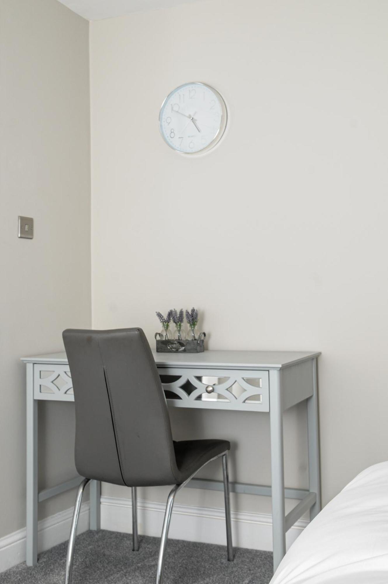 Luxury 5 Star Apartments, Parking, Garden, Near Metro Stations 10-15Mins To London Exterior photo